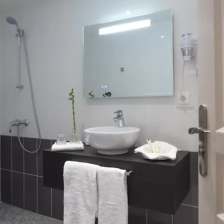Contact Les Pierres Dorees 3* Ambérieux d'Azergues