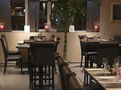 Hotel Contact Les Pierres Dorees 3*