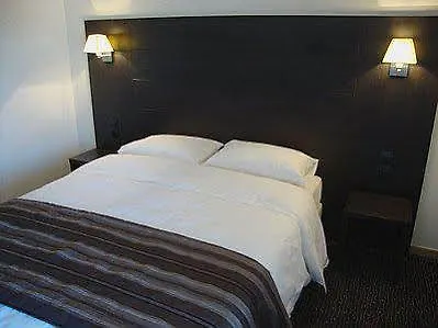Logis Les Pierres Dorées Hotel