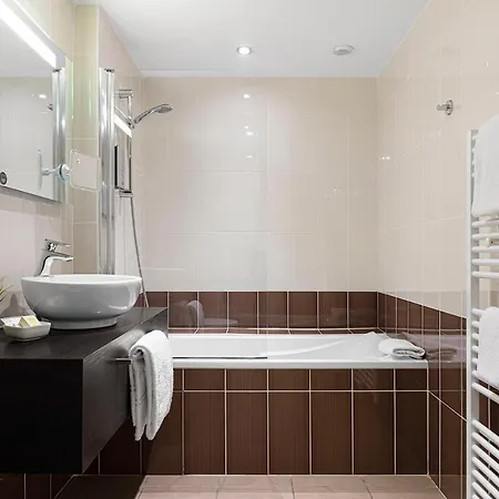 Contact Les Pierres Dorees Hotel Ambérieux d'Azergues